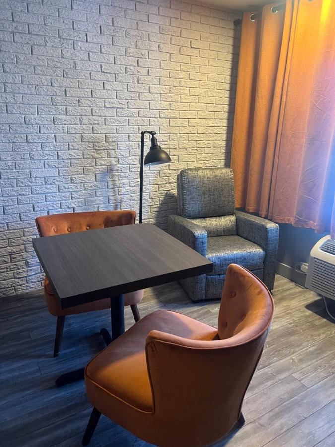 Motel Complexe Dix80 Mont-Laurier Exteriér fotografie
